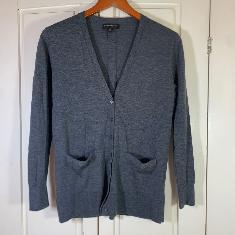 Banana Republic Womens‎ XS Gray 100% Merino Wool V-Neck Button Cardigan Sweater